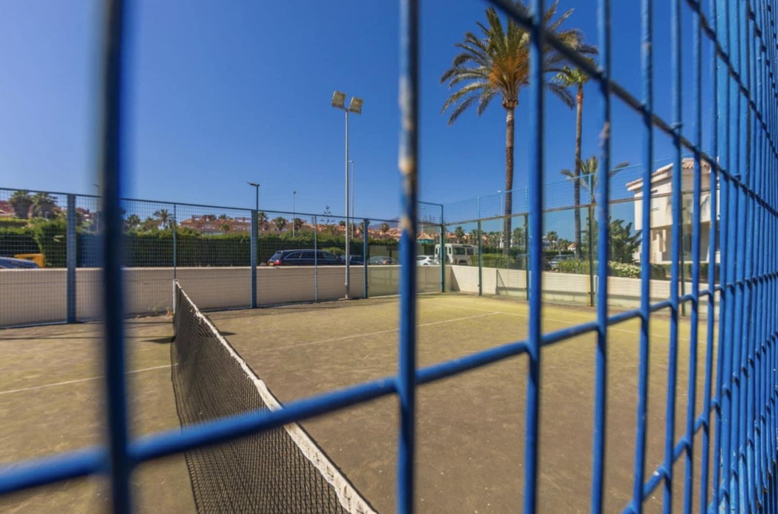 Ático de 3 habitaciones en Estepona en venta con piscina garaje - 895.000 € (Ref: 10135928)