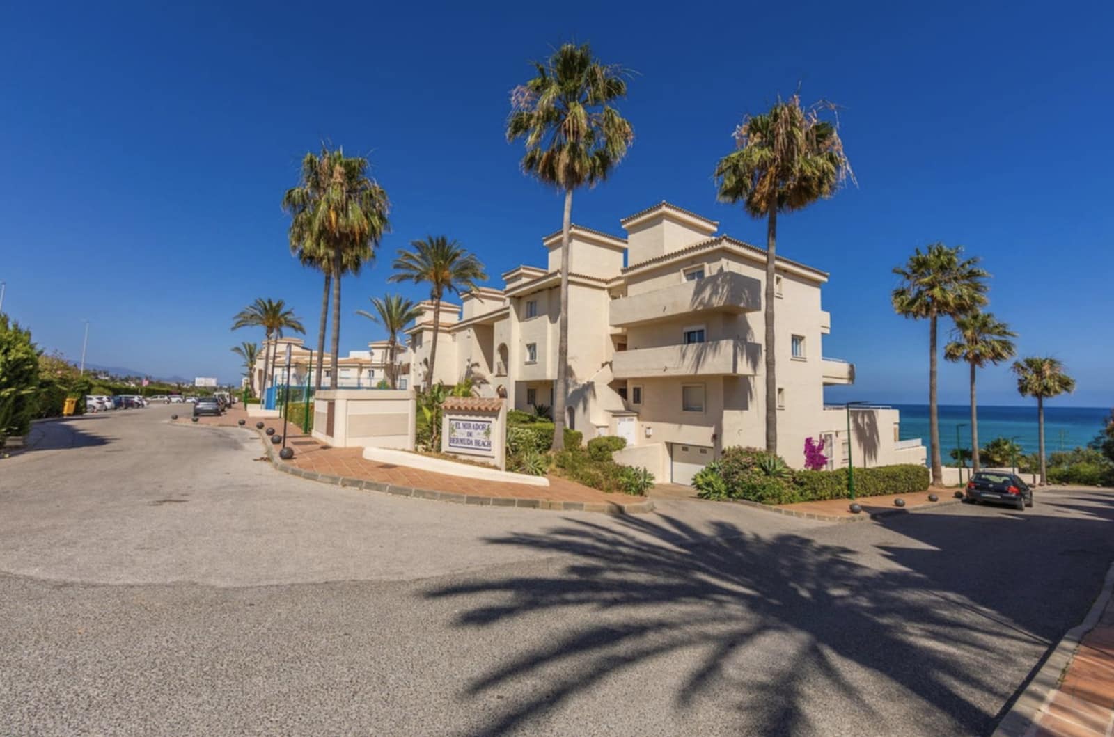 Ático de 3 habitaciones en Estepona en venta con piscina garaje - 895.000 € (Ref: 10135928)