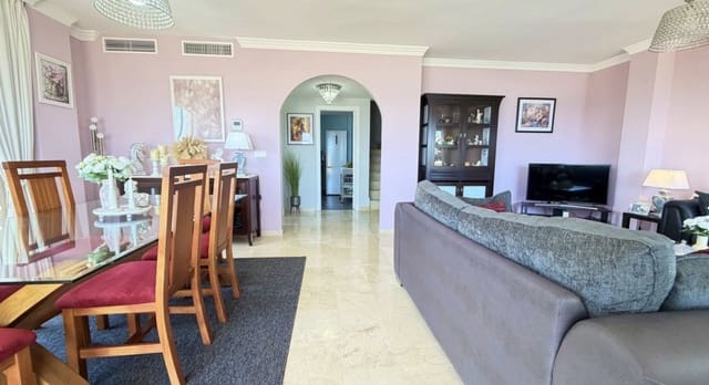 Ático de 3 habitaciones en Estepona en venta con piscina garaje - 895.000 € (Ref: 10135928)
