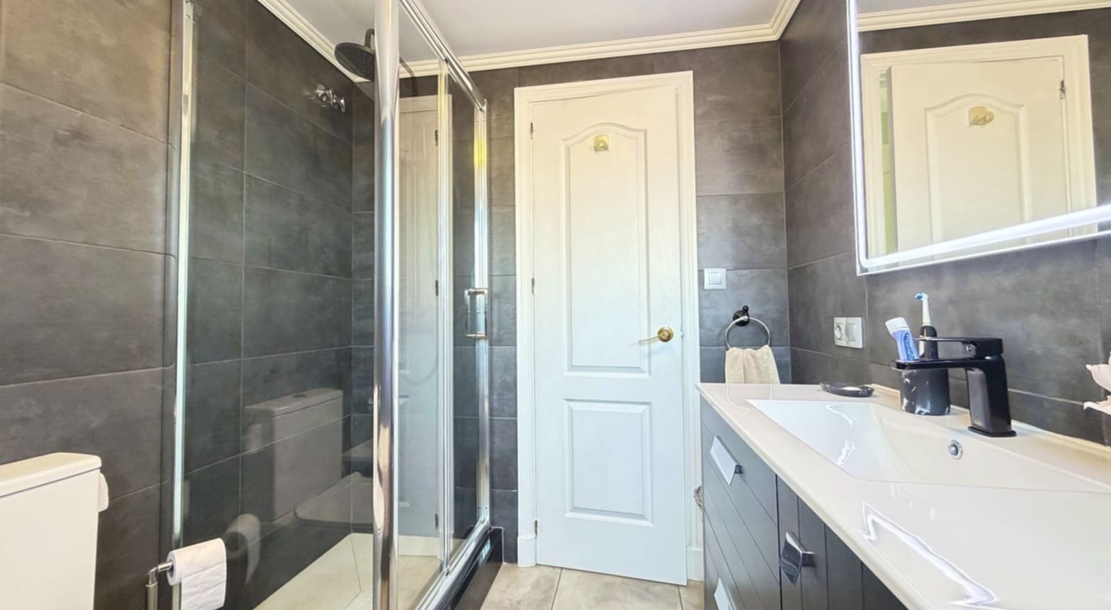 Ático de 3 habitaciones en Estepona en venta con piscina garaje - 895.000 € (Ref: 10135928)