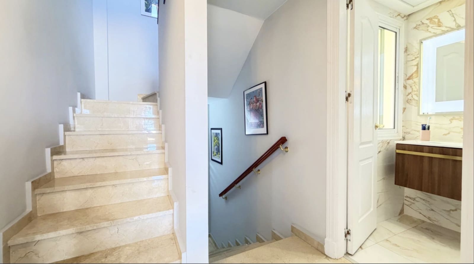 Ático de 3 habitaciones en Estepona en venta con piscina garaje - 895.000 € (Ref: 10135928)