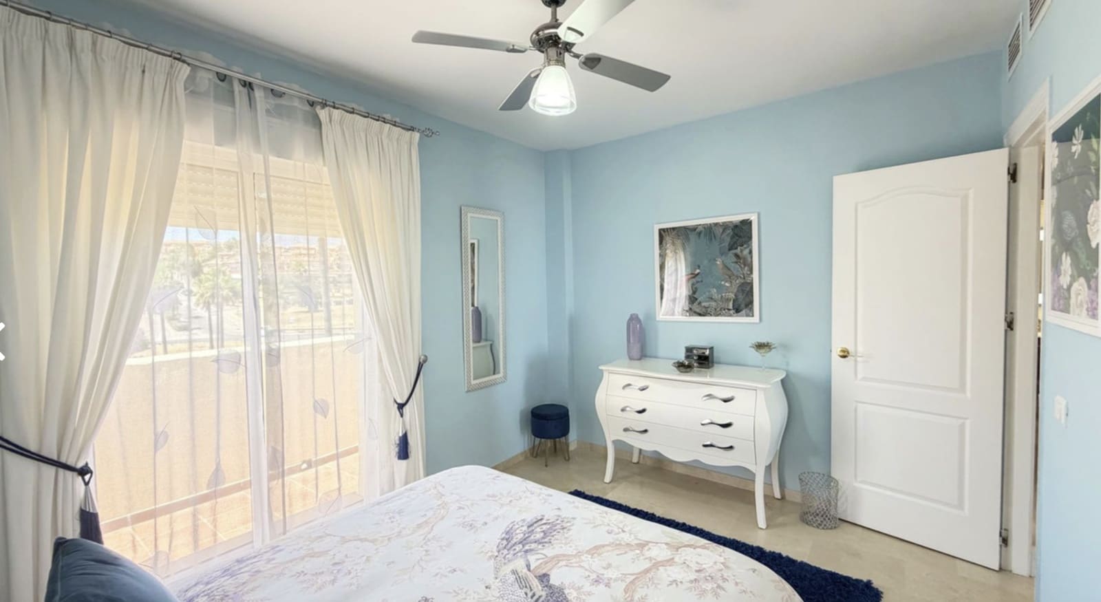 Ático de 3 habitaciones en Estepona en venta con piscina garaje - 895.000 € (Ref: 10135928)