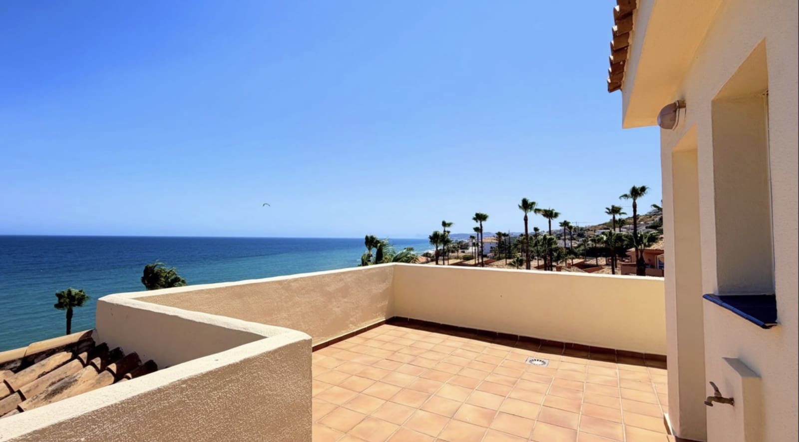 Ático de 3 habitaciones en Estepona en venta con piscina garaje - 895.000 € (Ref: 10135928)