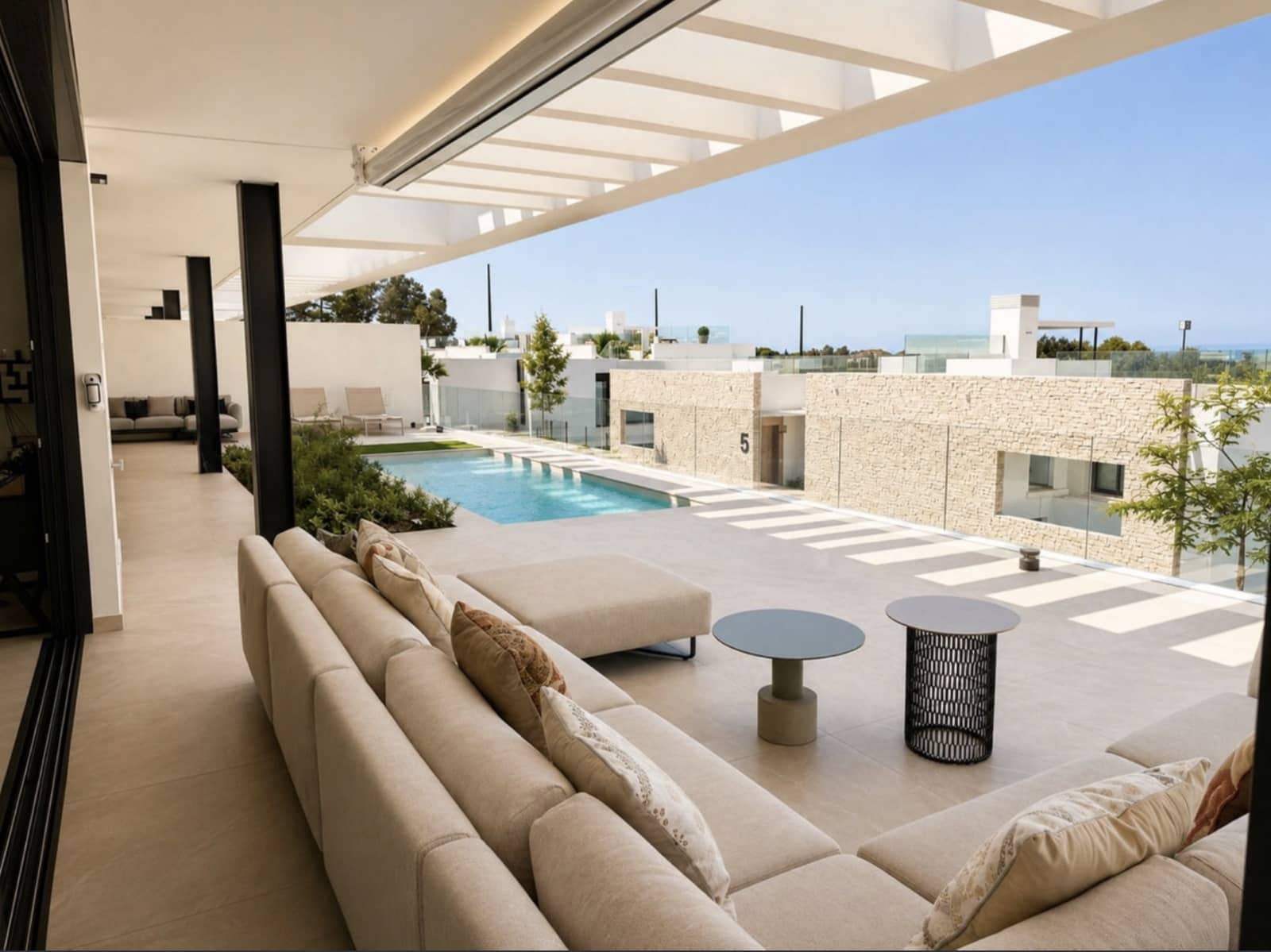 Apartamento de 4 habitaciones en Marbella en venta con piscina - 2.100.000 € (Ref: 10139406)