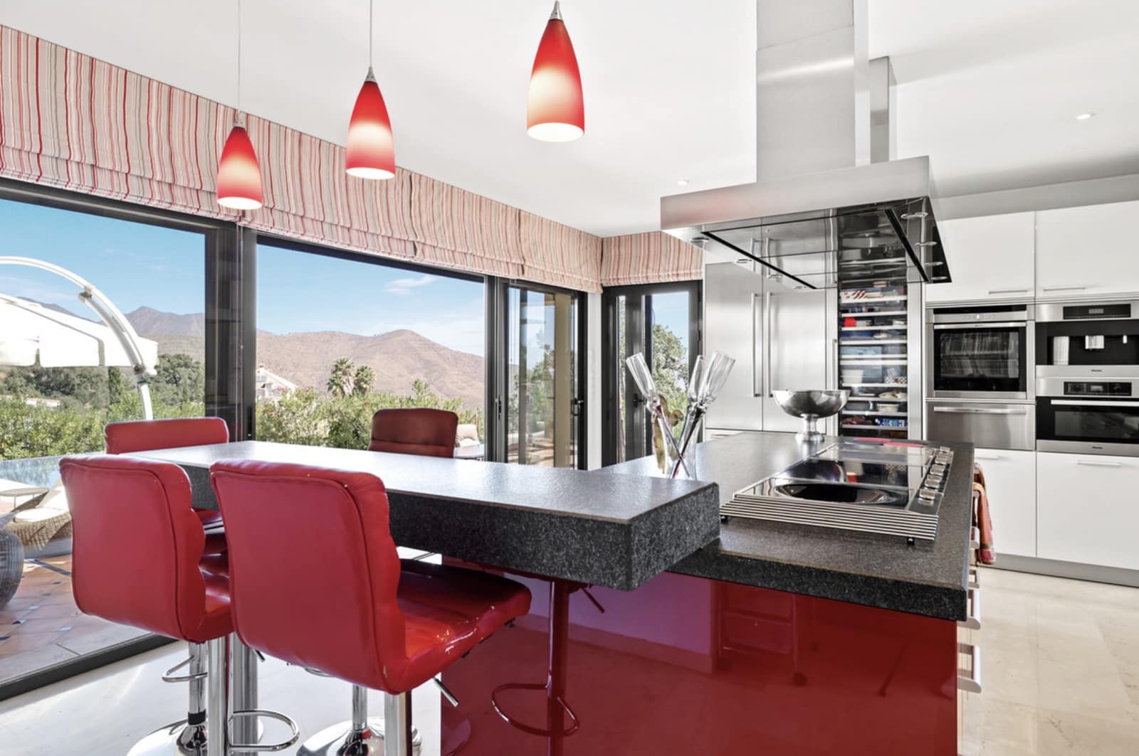 5 sypialnia Willa na sprzedaż w Marbella z basenem garażem - 2 100 000 € (Ref: 10139407)