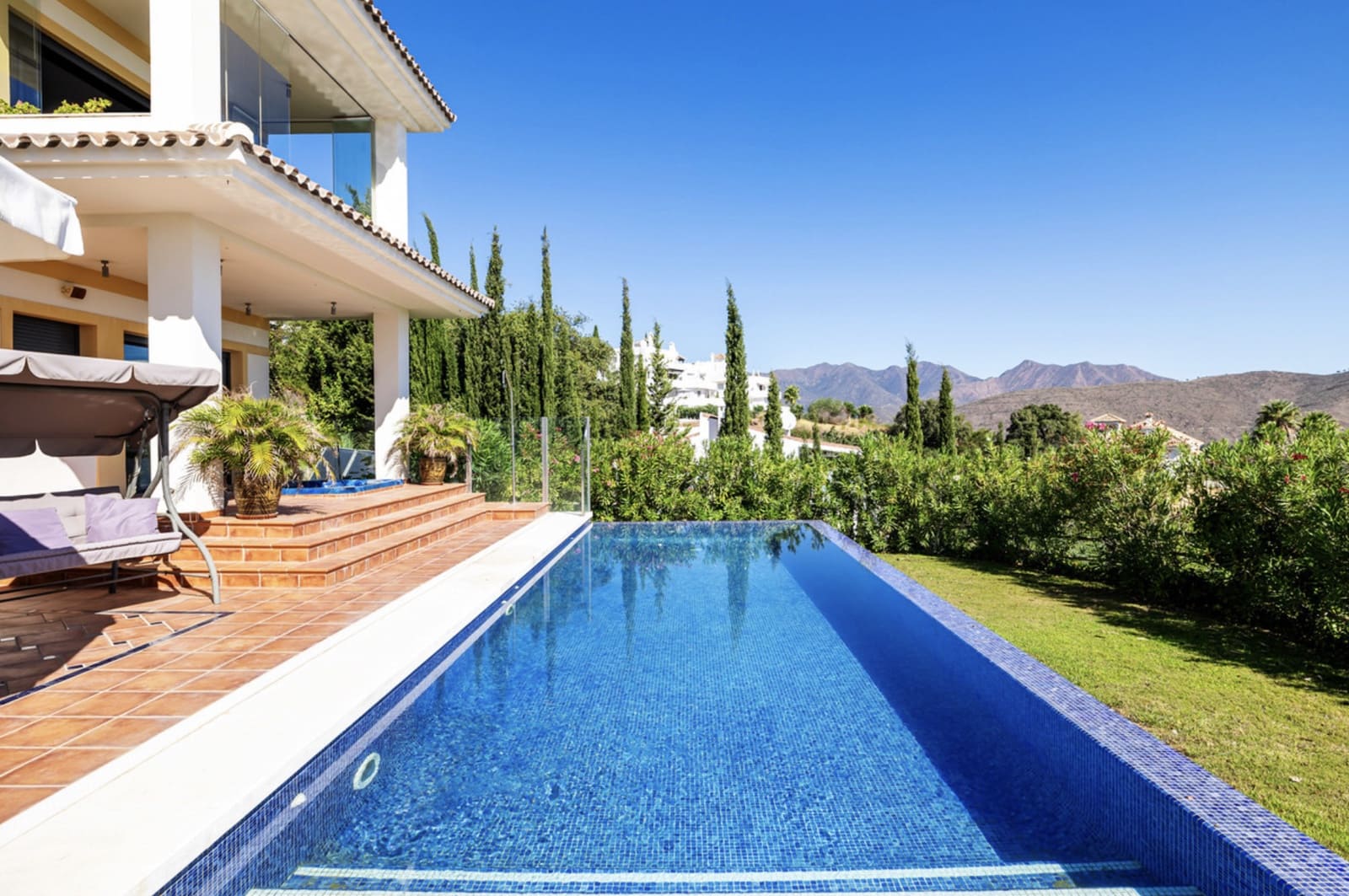 5 sypialnia Willa na sprzedaż w Marbella z basenem garażem - 2 100 000 € (Ref: 10139407)