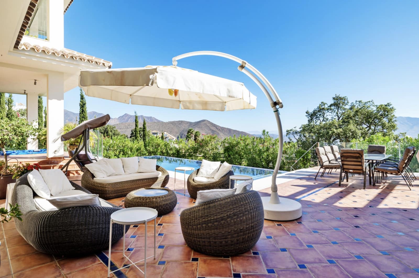 5 sypialnia Willa na sprzedaż w Marbella z basenem garażem - 2 100 000 € (Ref: 10139407)