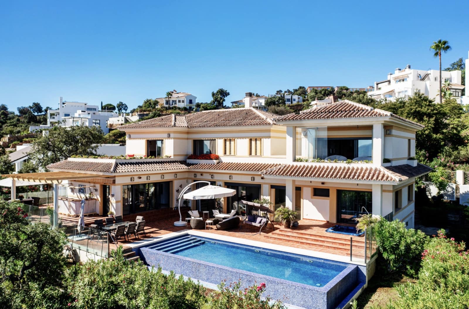 5 sypialnia Willa na sprzedaż w Marbella z basenem garażem - 2 100 000 € (Ref: 10139407)