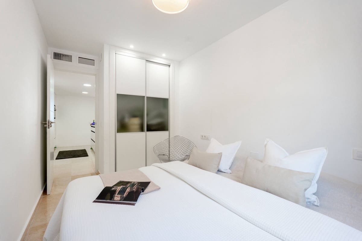 4 chambre Appartement à vendre à Nueva Andalucia avec piscine - 575 000 € (Ref: 10139408)