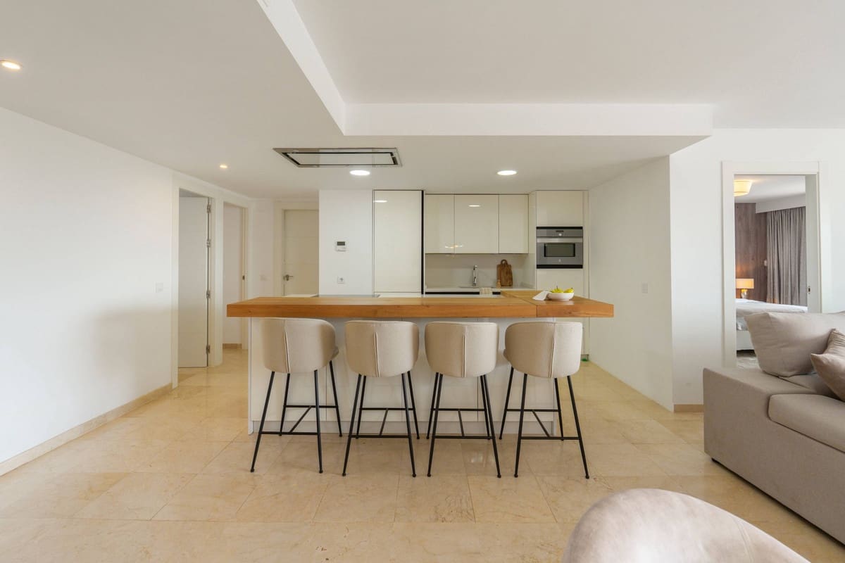 4 chambre Appartement à vendre à Nueva Andalucia avec piscine - 575 000 € (Ref: 10139408)