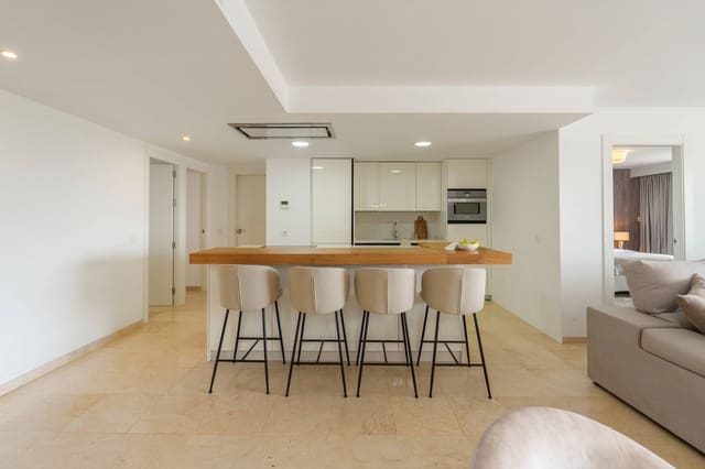 4 quarto Apartamento para venda em Nueva Andalucia, Marbella com piscina - 575 000 € (Ref: 10139408)