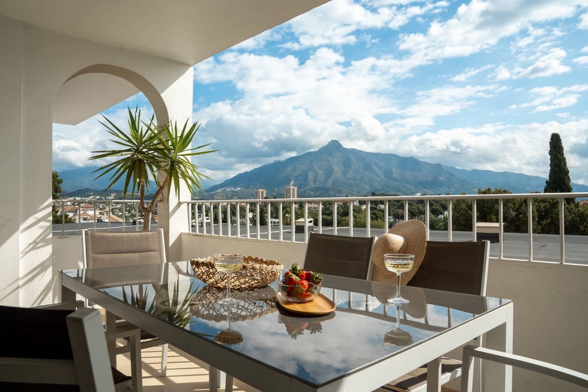 4 chambre Appartement à vendre à Nueva Andalucia avec piscine - 575 000 € (Ref: 10139408)