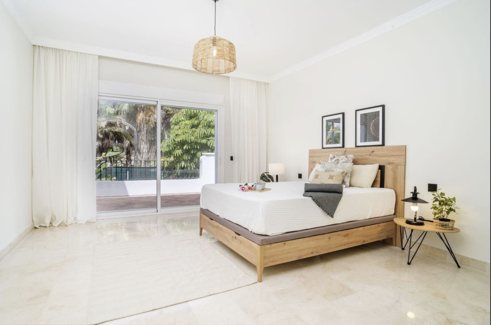 3 bedroom Apartment for sale in Marbella with pool - € 1,020,000 (Ref: 10139409)