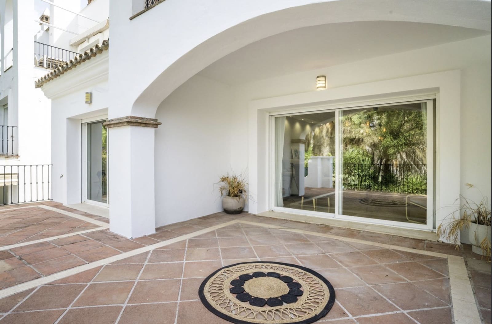 3 bedroom Apartment for sale in Marbella with pool - € 1,020,000 (Ref: 10139409)