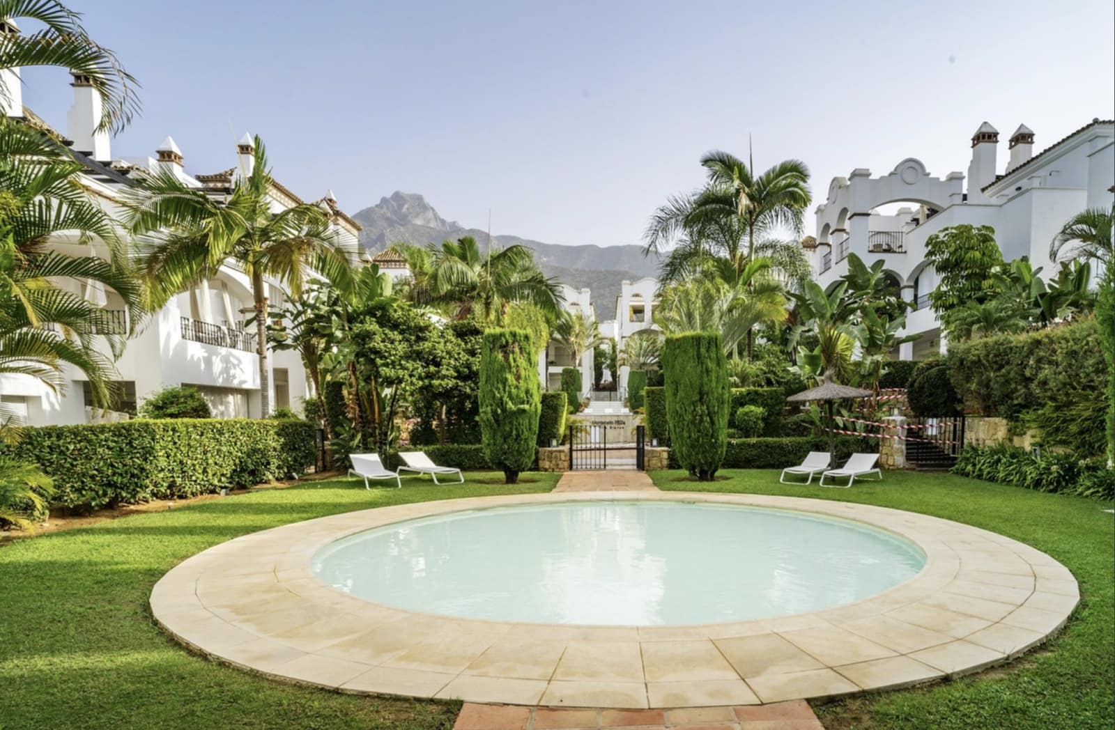 3 bedroom Apartment for sale in Marbella with pool - € 1,020,000 (Ref: 10139409)