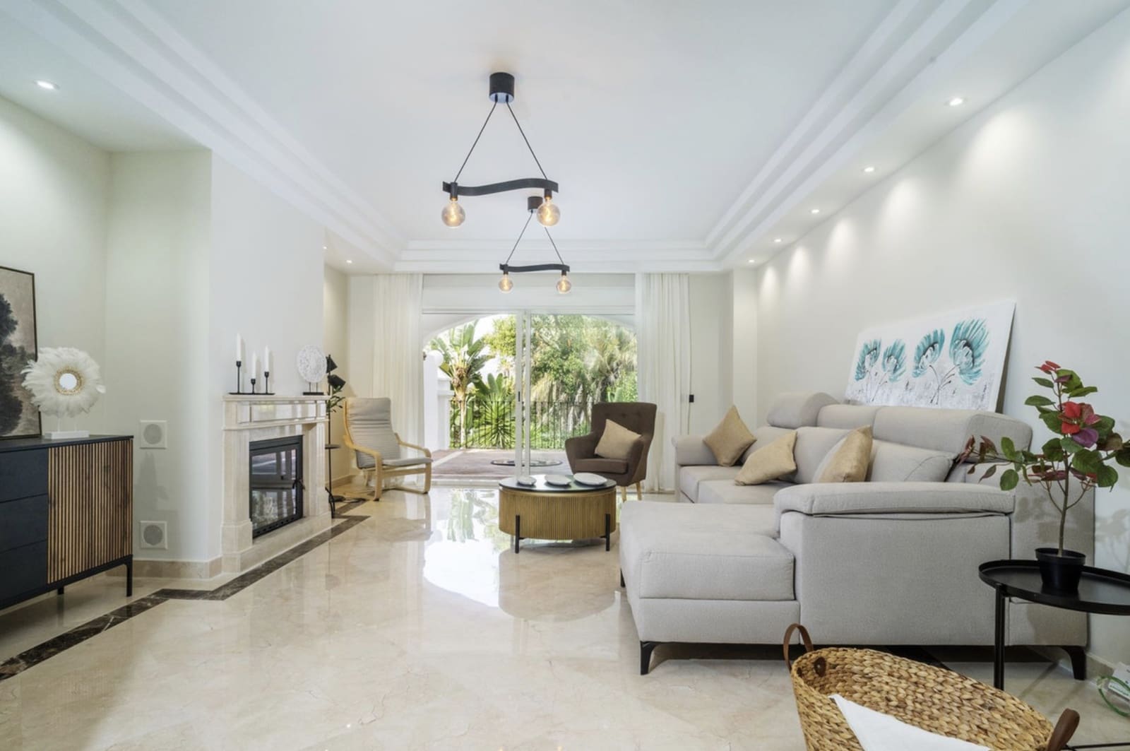 3 bedroom Apartment for sale in Marbella with pool - € 1,020,000 (Ref: 10139409)