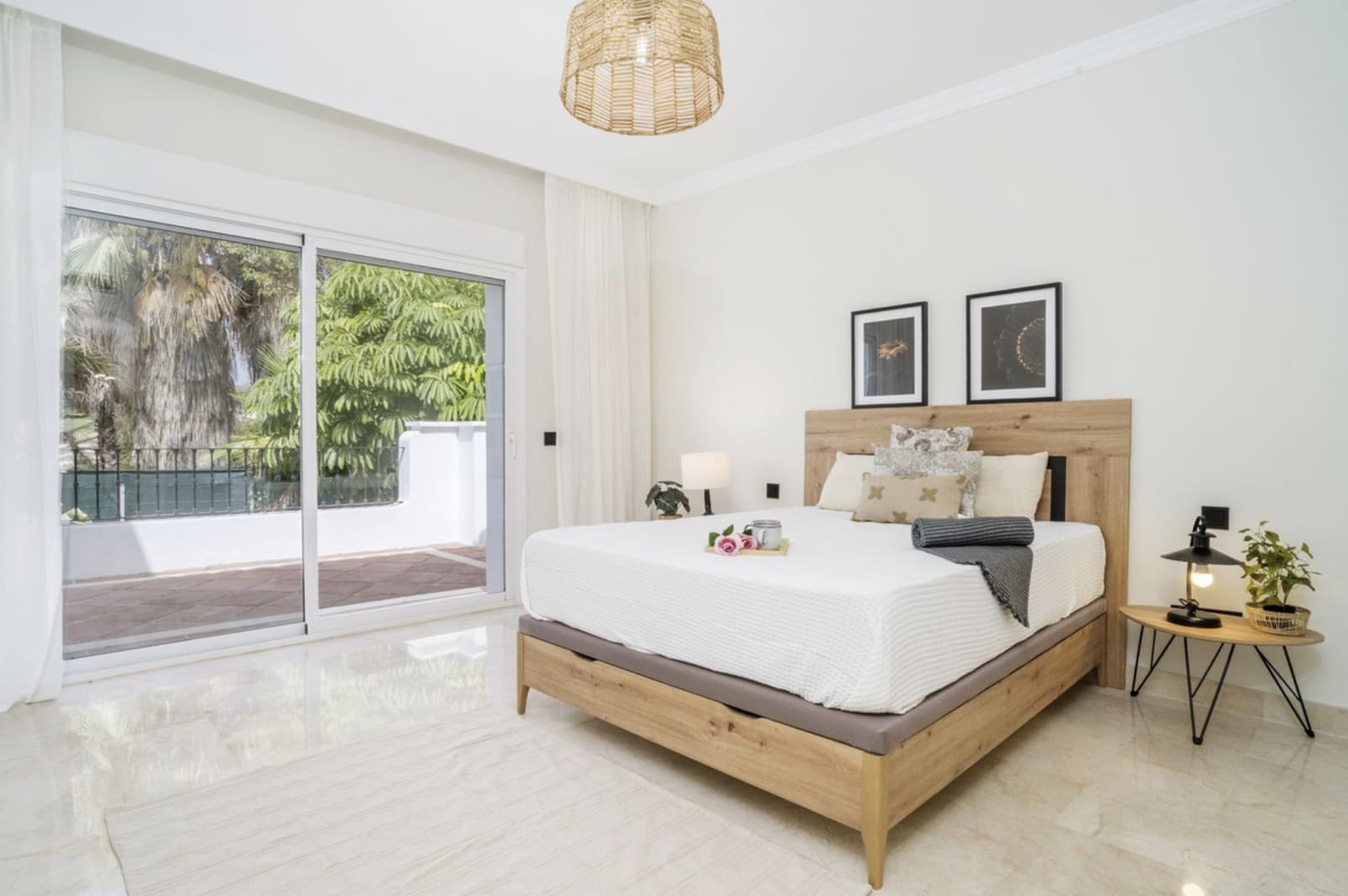 3 bedroom Apartment for sale in Marbella with pool - € 1,020,000 (Ref: 10139409)