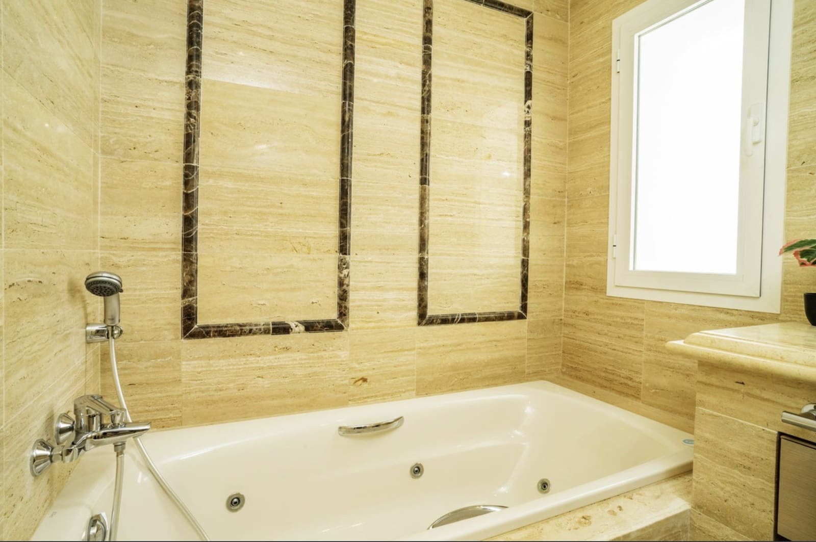 3 bedroom Apartment for sale in Marbella with pool - € 1,020,000 (Ref: 10139409)