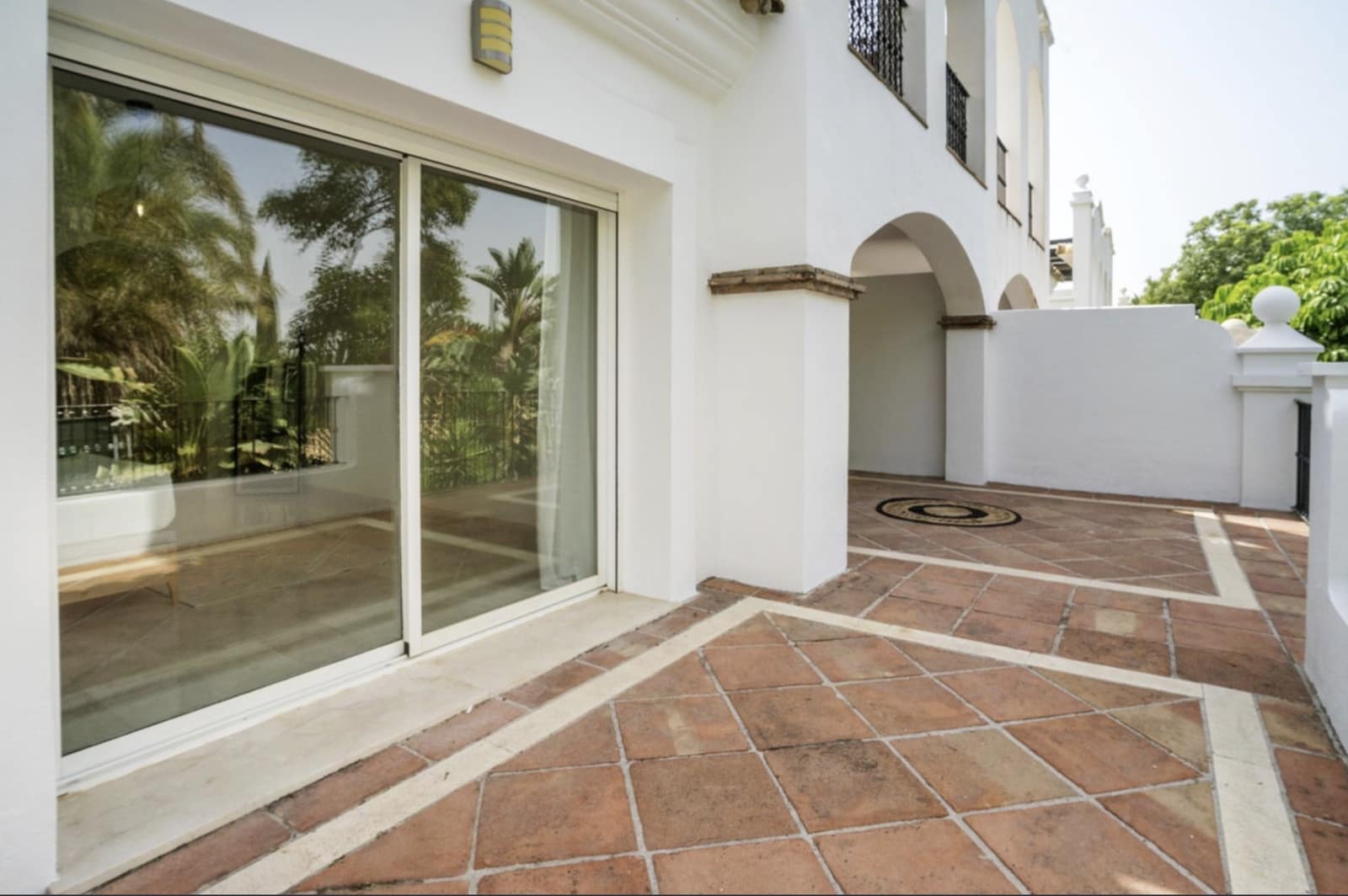 3 bedroom Apartment for sale in Marbella with pool - € 1,020,000 (Ref: 10139409)
