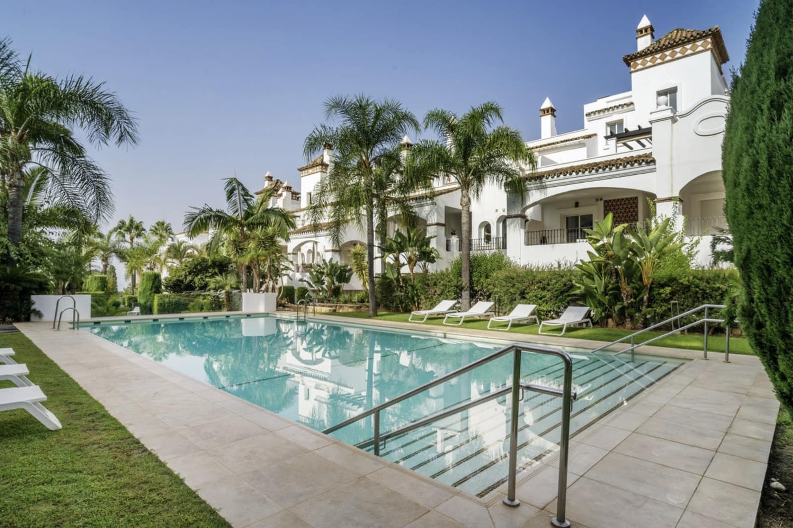 3 bedroom Apartment for sale in Marbella with pool - € 1,020,000 (Ref: 10139409)