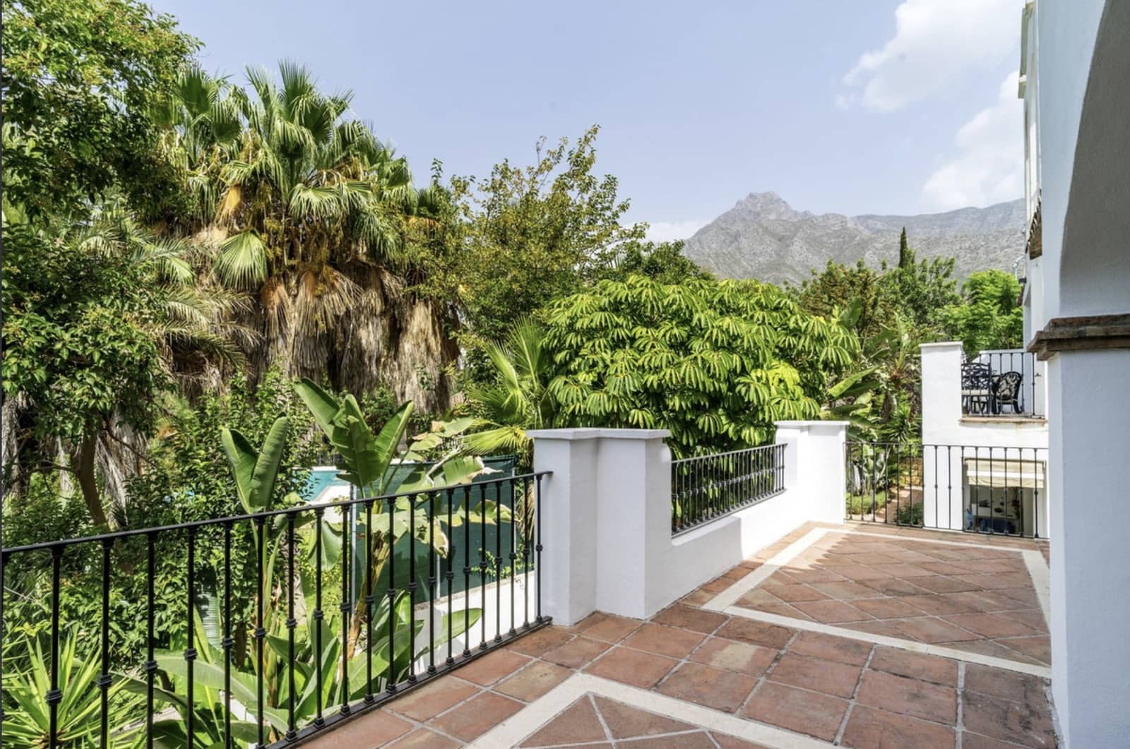 3 bedroom Apartment for sale in Marbella with pool - € 1,020,000 (Ref: 10139409)