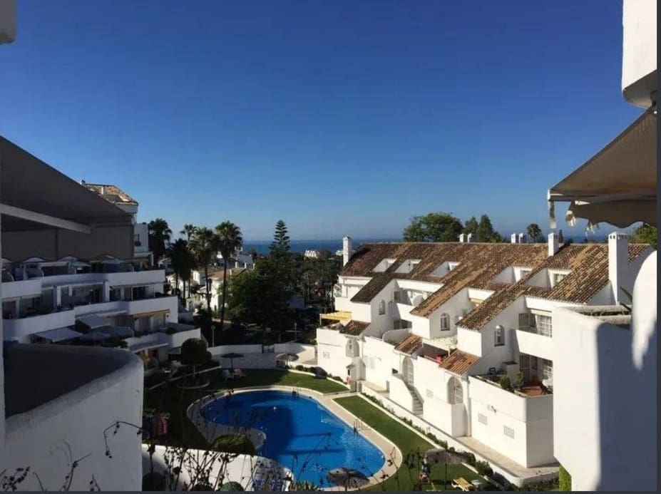 3 bedroom Penthouse for sale in Marbella with pool - € 635,000 (Ref: 10139410)