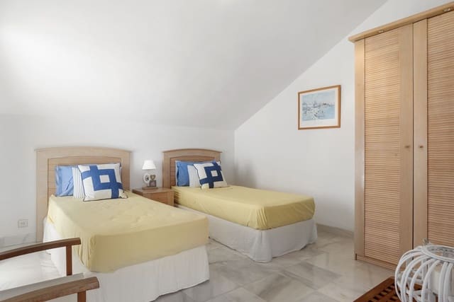 3 sovrum Hus till salu i Marbella med pool garage - 1 095 000 € (Ref: 10139411)