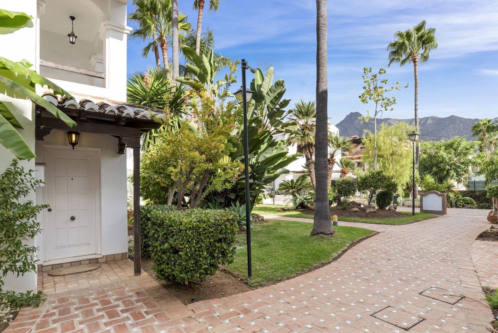 3 sovrum Hus till salu i Marbella med pool garage - 1 095 000 € (Ref: 10139411)