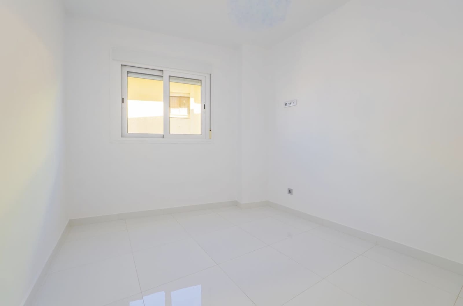 3 bedroom Apartment for sale in Marbella with garage - € 725,000 (Ref: 10142361)