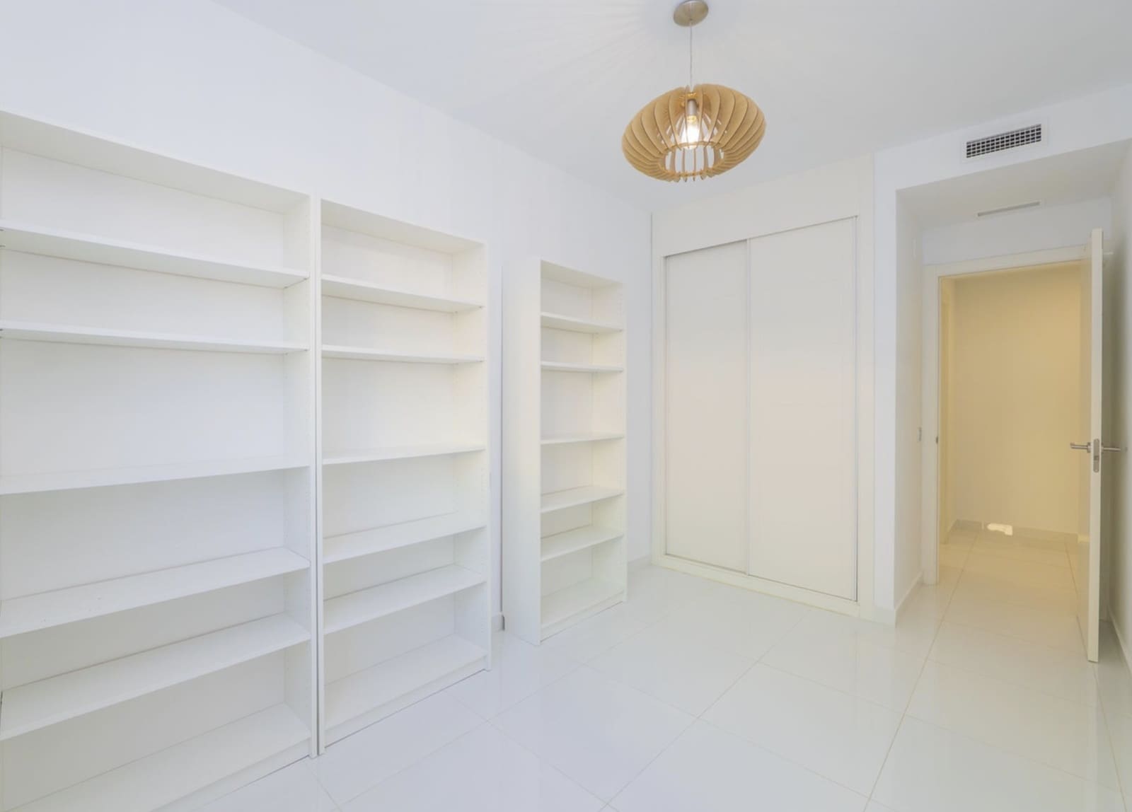 3 bedroom Apartment for sale in Marbella with garage - € 725,000 (Ref: 10142361)