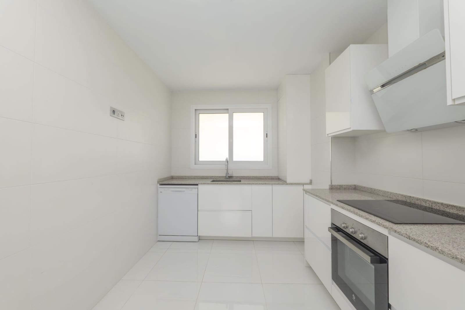 3 bedroom Apartment for sale in Marbella with garage - € 725,000 (Ref: 10142361)
