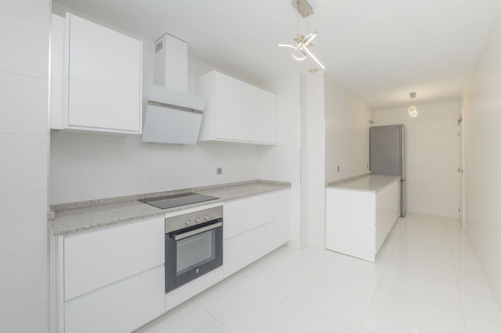 3 bedroom Apartment for sale in Marbella with garage - € 725,000 (Ref: 10142361)