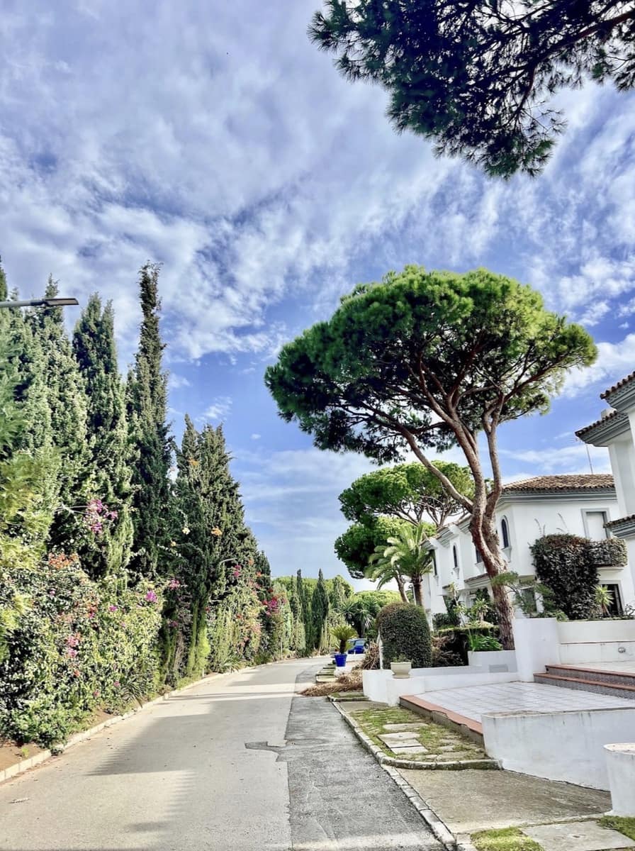 5 sovrum Hus till salu i Marbella med pool - 943 000 € (Ref: 10142362)