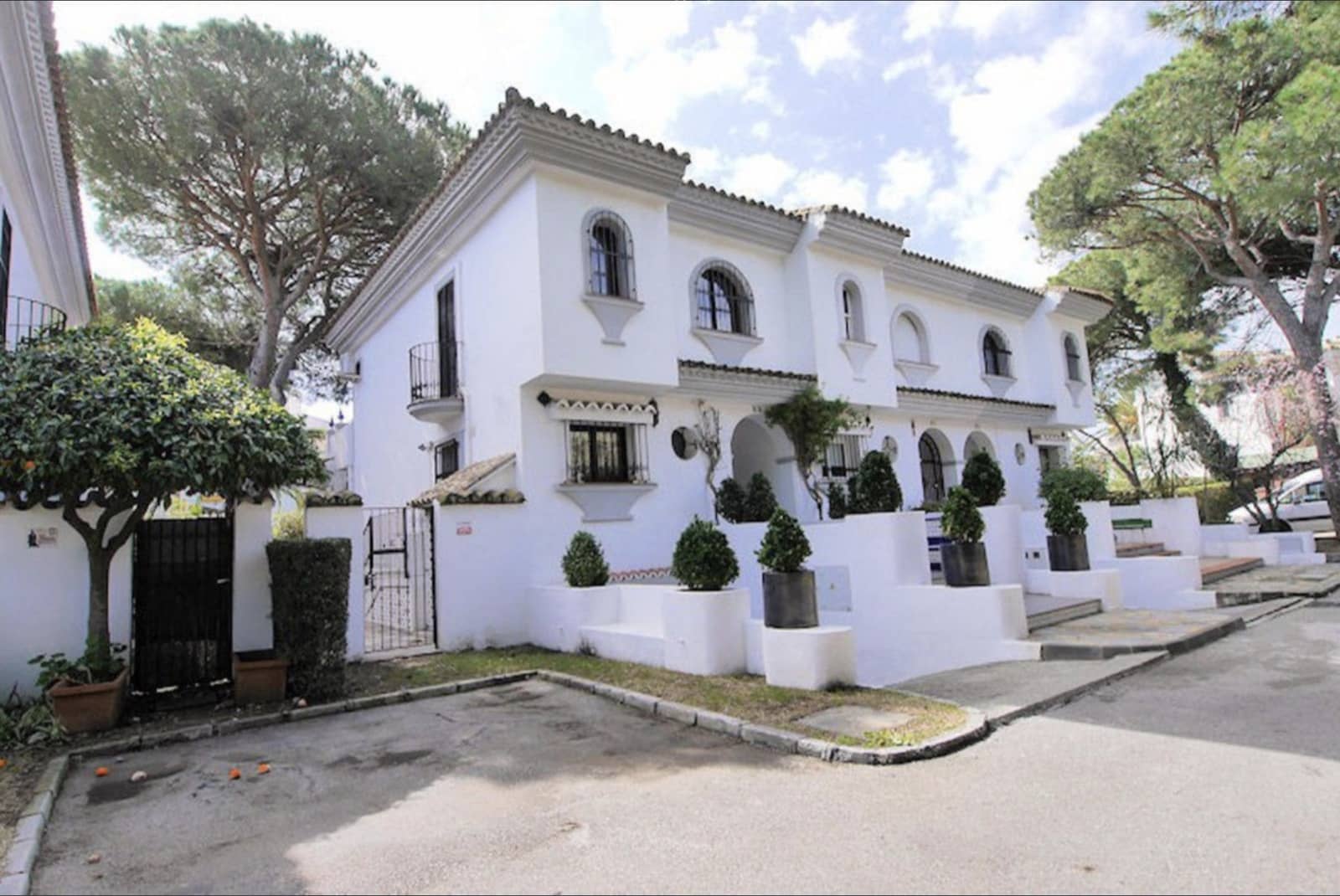 5 sovrum Hus till salu i Marbella med pool - 943 000 € (Ref: 10142362)