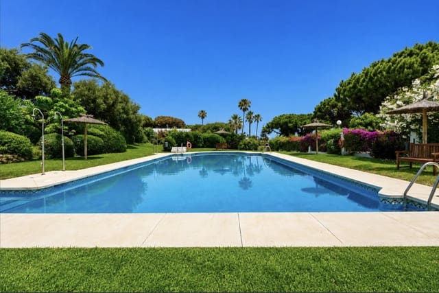 5 makuuhuone Omakotitalo myytävänä paikassa Marbella mukana uima-altaan - 943 000 € (Ref: 10142362)