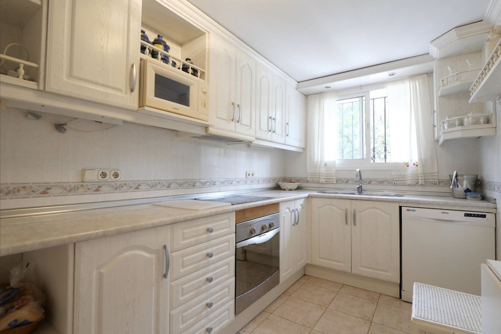 5 sovrum Hus till salu i Marbella med pool - 943 000 € (Ref: 10142362)