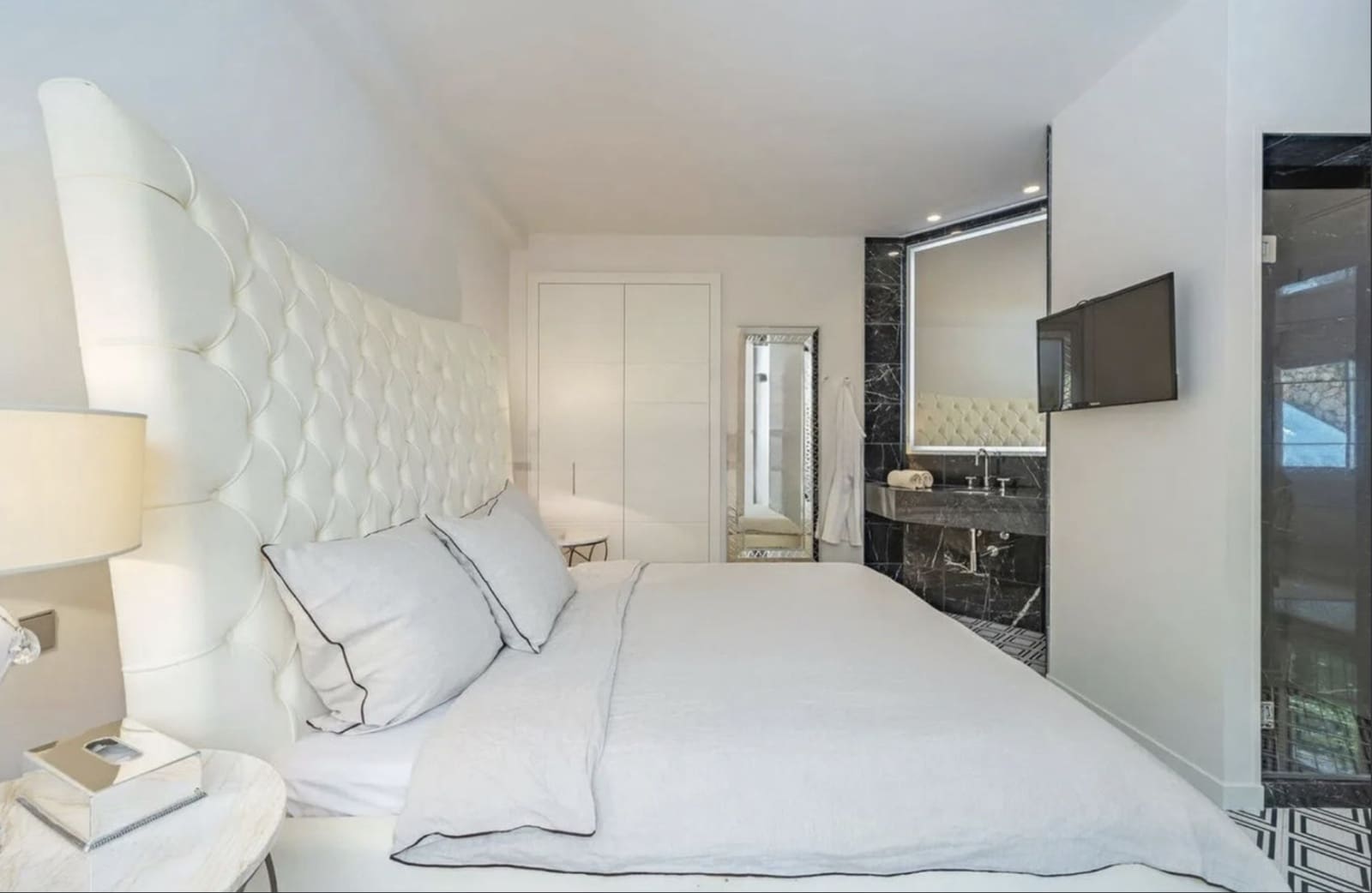 5 soveværelse Byhus til salg i Marbella med swimmingpool garage - € 1.800.000 (Ref: 10142364)