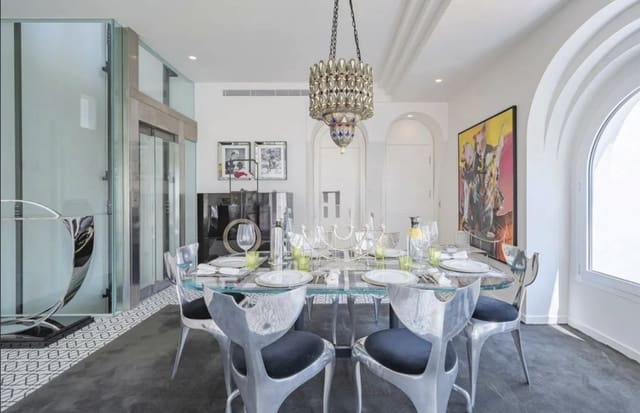 5 soveværelse Byhus til salg i Marbella med swimmingpool garage - € 1.800.000 (Ref: 10142364)