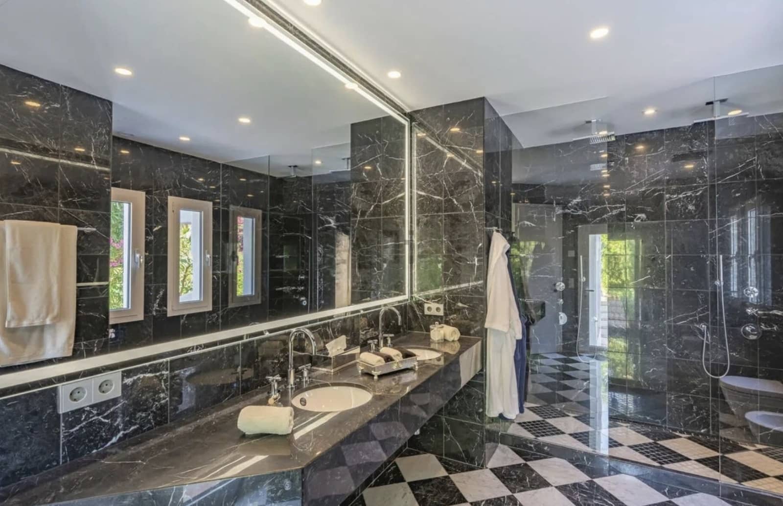 5 soveværelse Byhus til salg i Marbella med swimmingpool garage - € 1.800.000 (Ref: 10142364)
