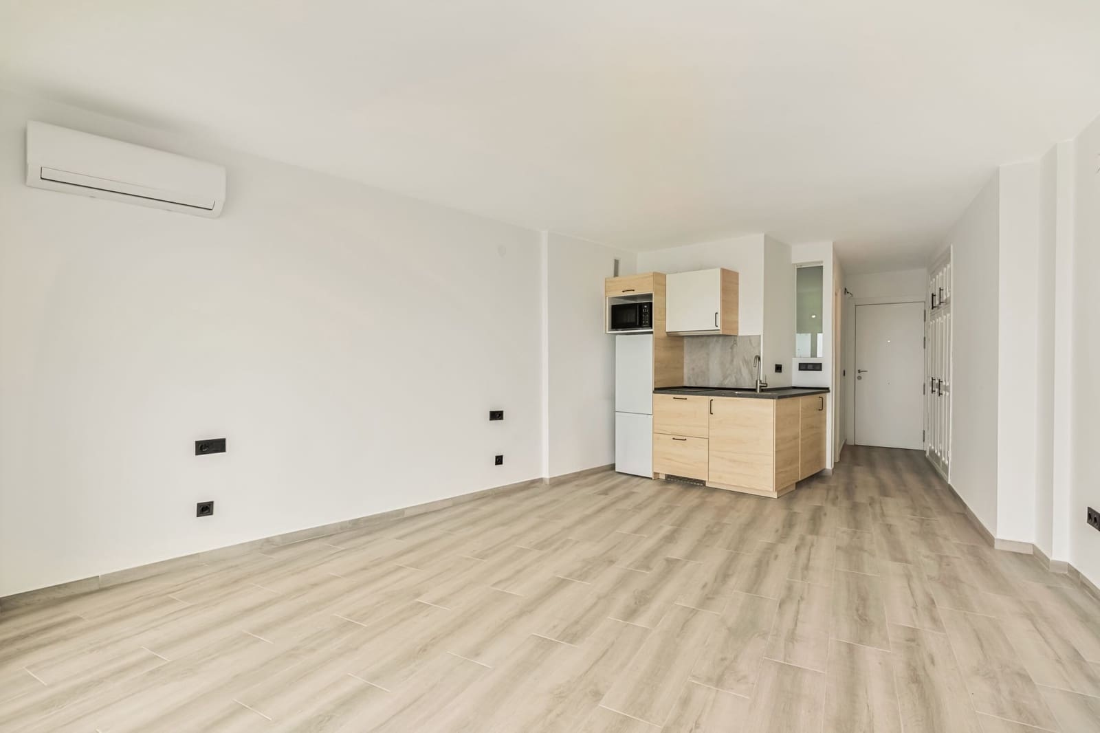 Studio til salgs i Mijas Costa med svømmebasseng garasje - € 370 000 (Ref: 10142366)