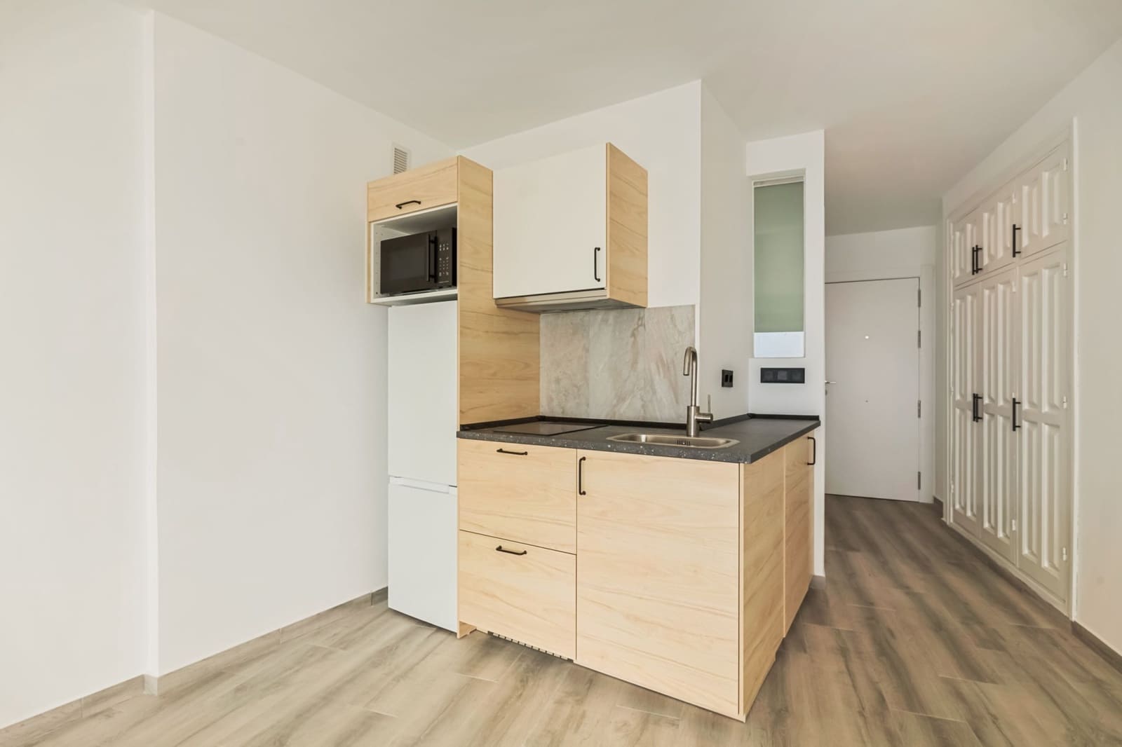 Studio til salgs i Mijas Costa med svømmebasseng garasje - € 370 000 (Ref: 10142366)