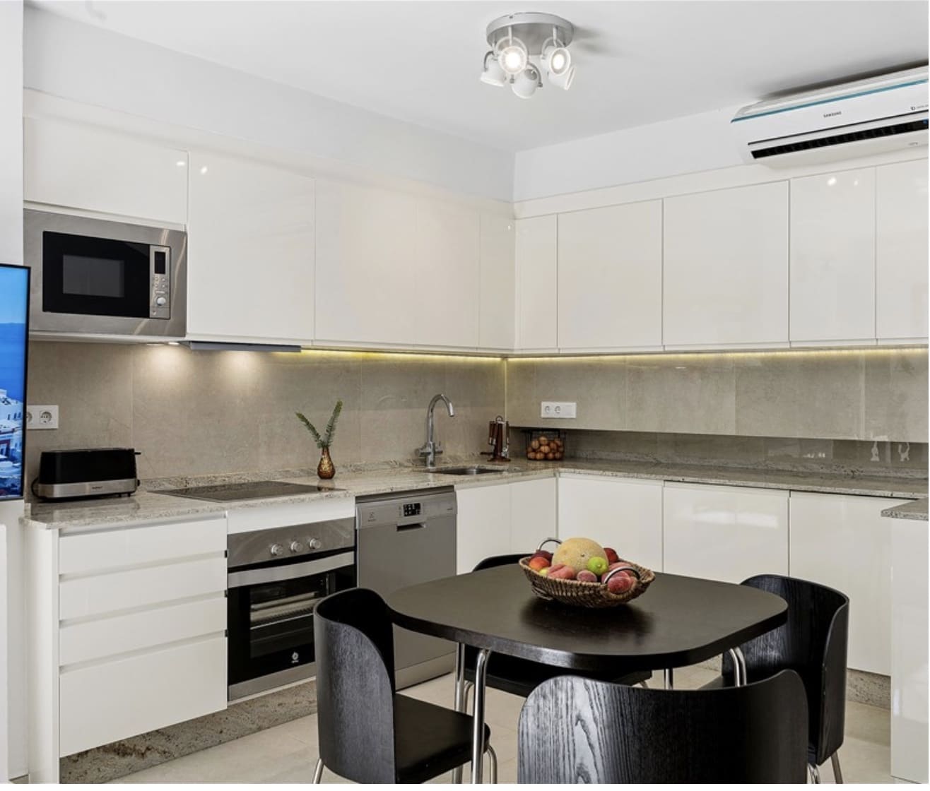Casa de 3 habitaciones en San Pedro de Alcantara en venta con piscina garaje - 875.000 € (Ref: 10142371)