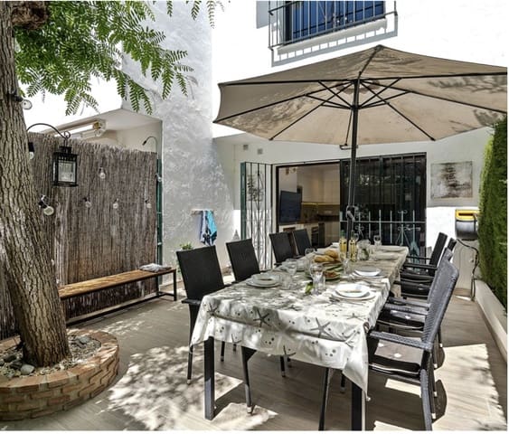 Casa de 3 habitaciones en San Pedro de Alcantara, Marbella en venta con piscina garaje - 875.000 € (Ref: 10142371)