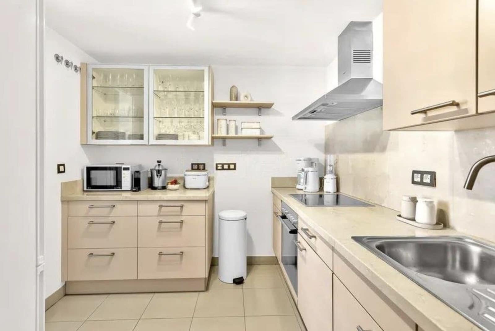 3 bedroom Penthouse for sale in El Paraiso with garage - € 620,000 (Ref: 10142373)