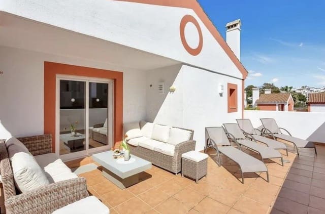 3 bedroom Penthouse for sale in El Paraiso, Estepona with garage - € 620,000 (Ref: 10142373)