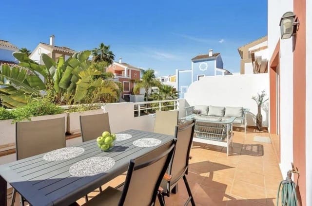 3 bedroom Penthouse for sale in El Paraiso, Estepona with garage - € 620,000 (Ref: 10142373)