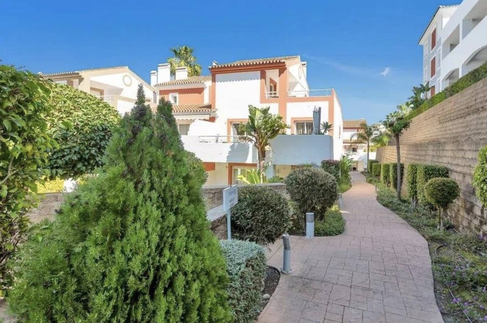 3 bedroom Penthouse for sale in El Paraiso with garage - € 620,000 (Ref: 10142373)