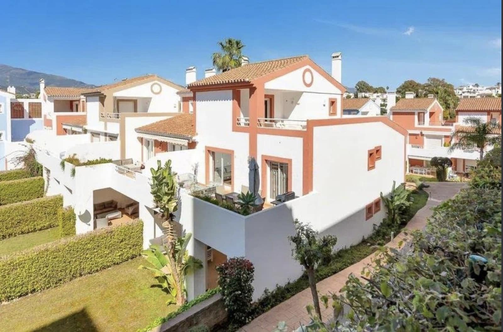 3 bedroom Penthouse for sale in El Paraiso with garage - € 620,000 (Ref: 10142373)
