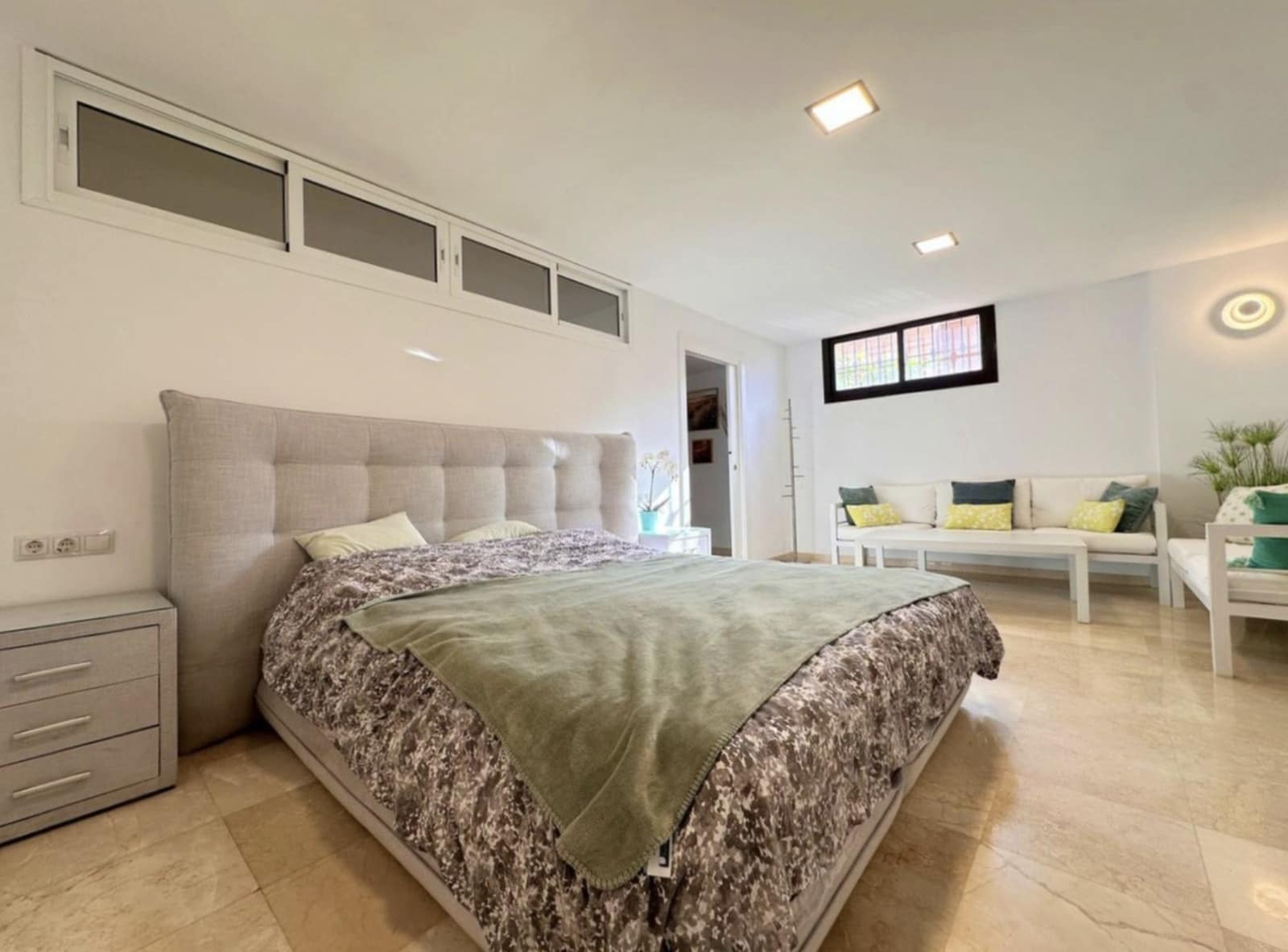 5 slaapkamer Halfvrijstaande villa te koop in Estepona met zwembad garage - € 800.000 (Ref: 10142375)