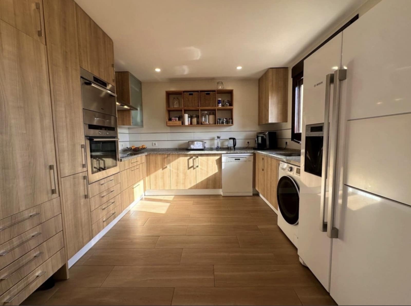 5 slaapkamer Halfvrijstaande villa te koop in Estepona met zwembad garage - € 800.000 (Ref: 10142375)